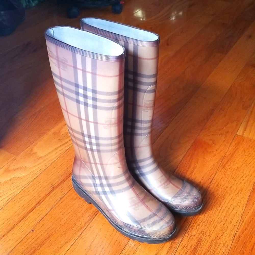 BURBERRY RAIN BOOTS 🌧 - Picture 3 of 9